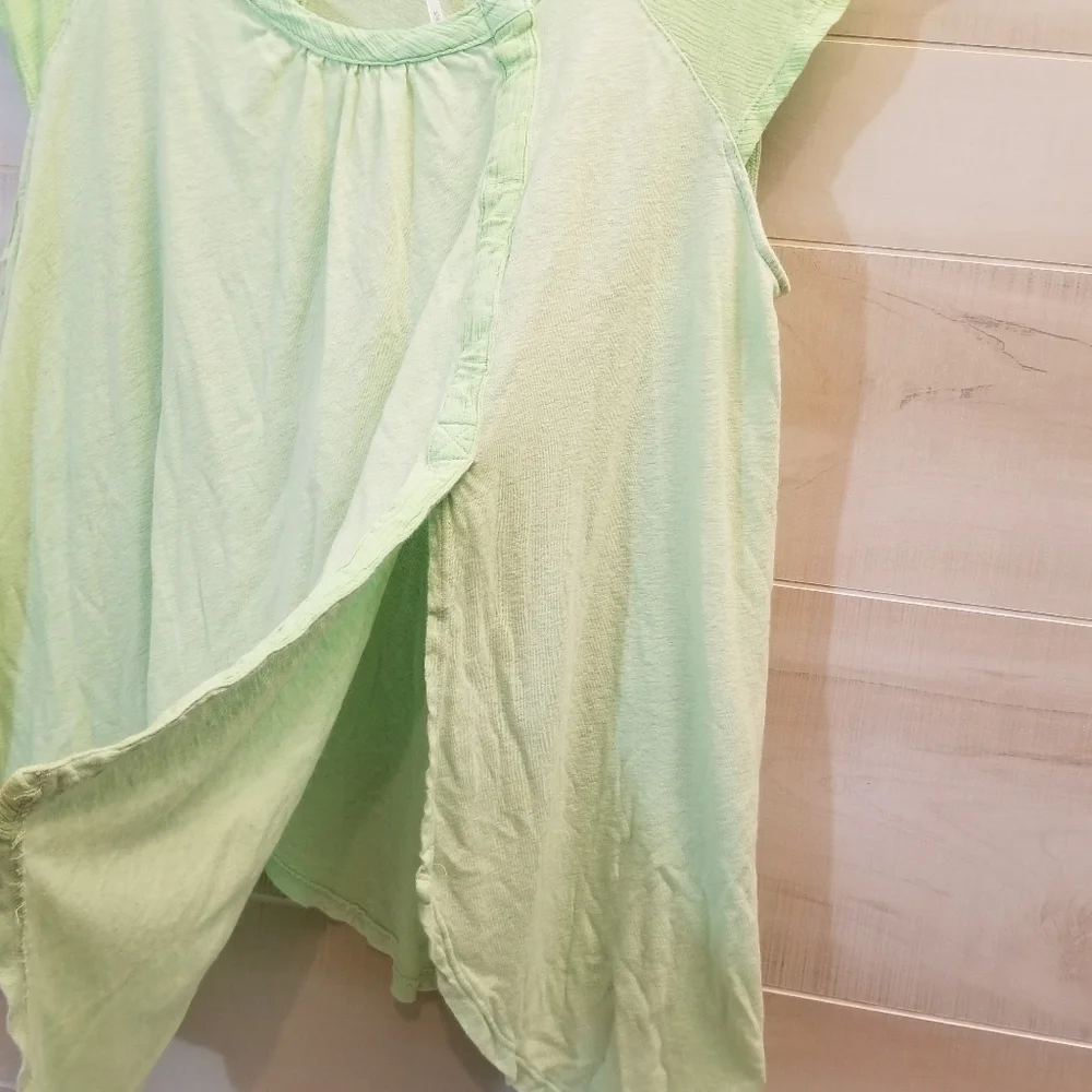 {M} Free People Keep It Casual Tee Queen Green